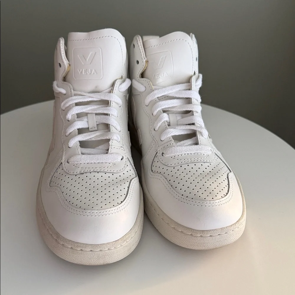 Veja V-15 Mid Top Sneaker women’s Leather